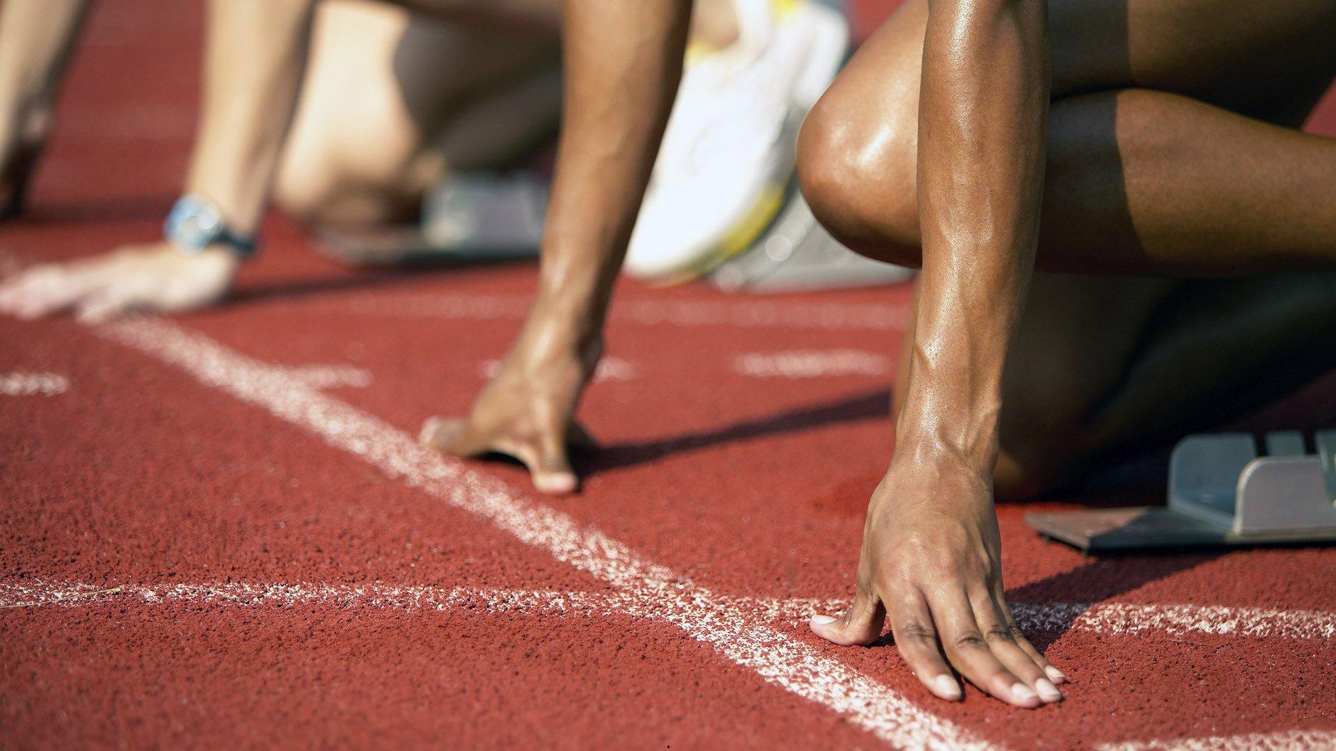 皇家马德里逆转巴萨登顶西甲积分榜 本泽马帽子戏法闪耀国家德比