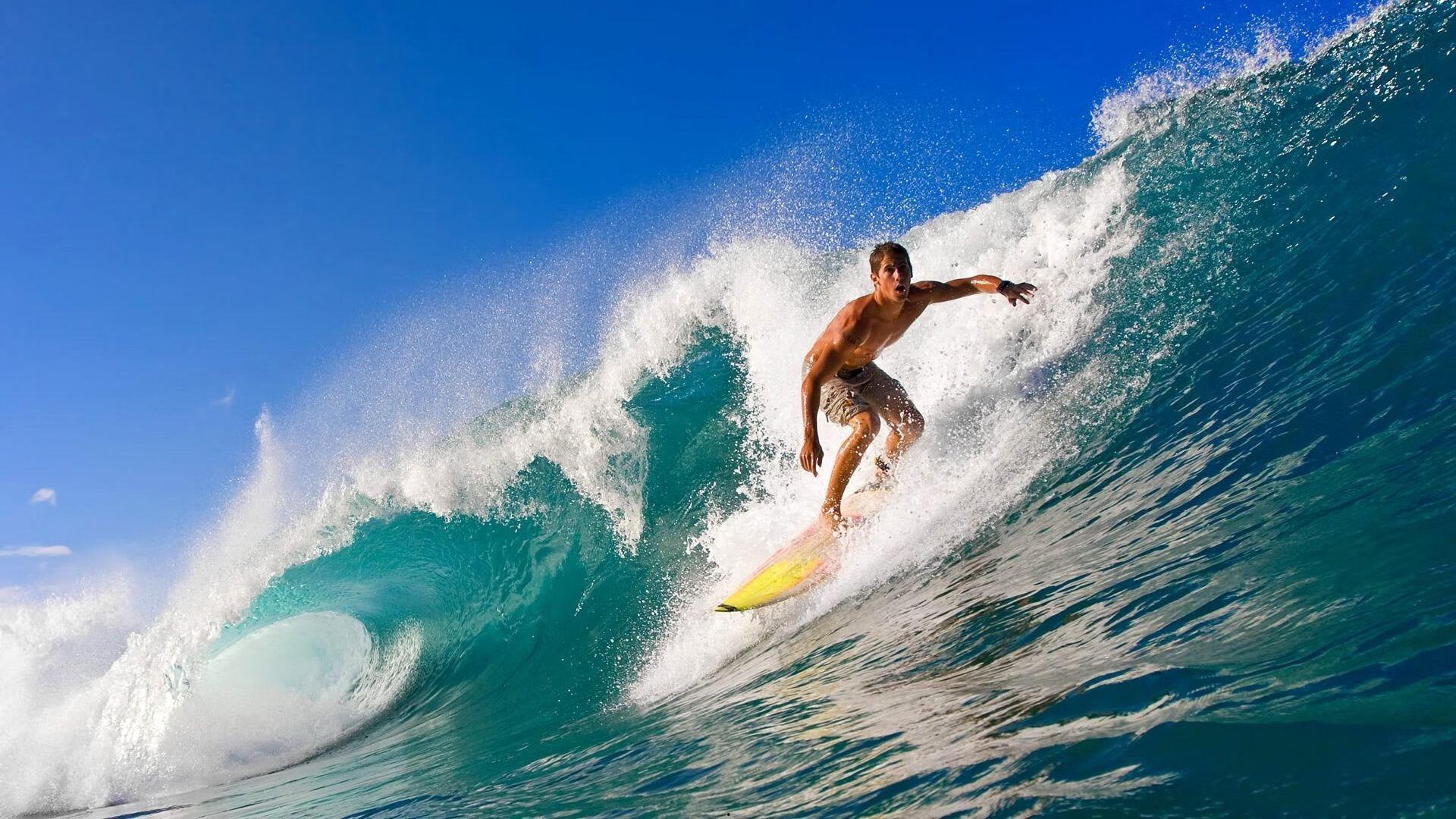 皇家马德里与巴塞罗那上演巅峰对决,西甲冠军悬念再起