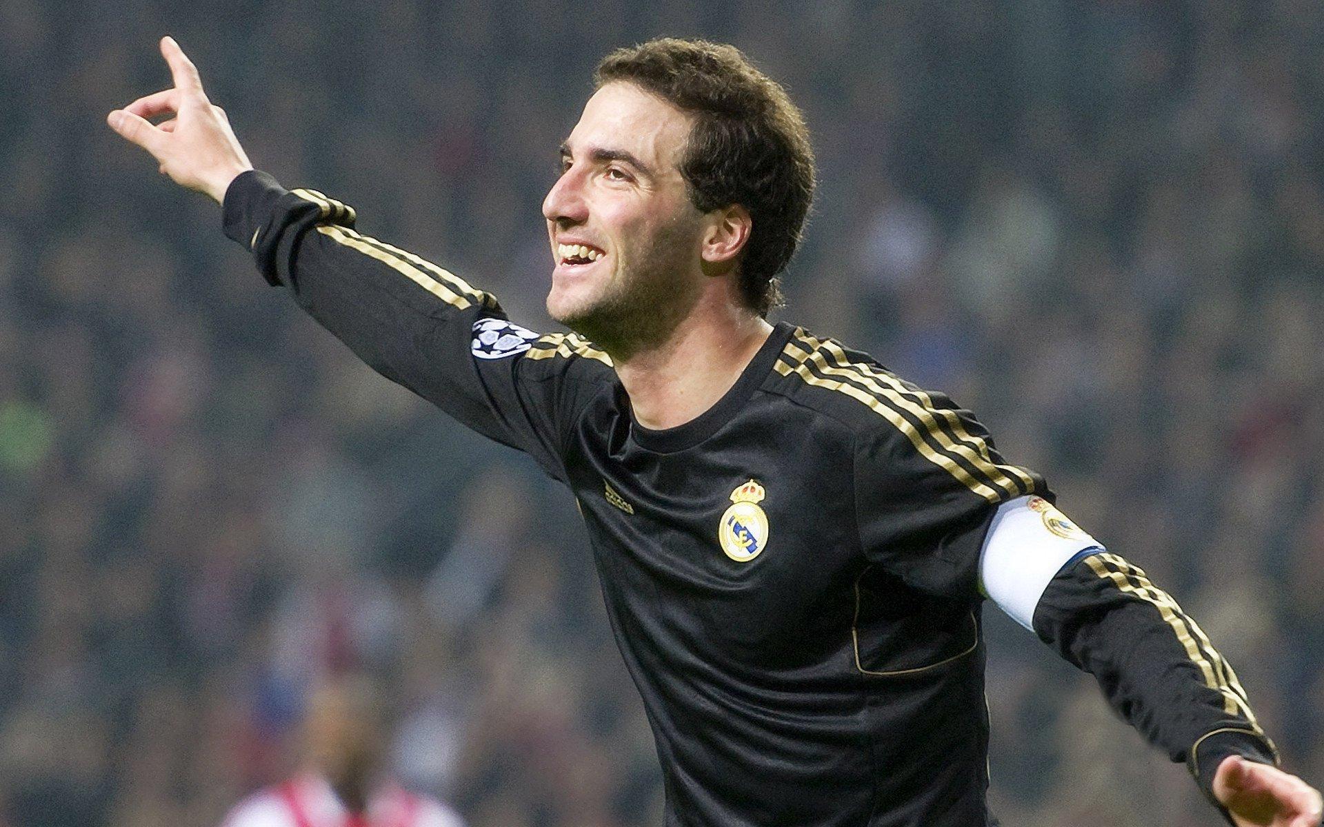 皇家马德里主场大胜巴塞罗那 西甲争冠悬念再起